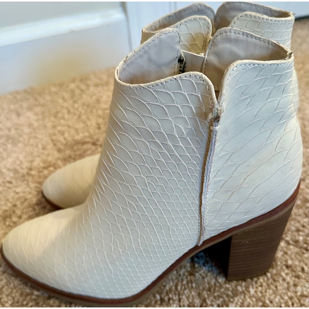 MIA Erik Women Cream Snakeskin Faux Leather Western Ankle Booties Size 6